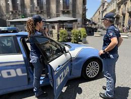 Turista vittima del "cavallo di ritorno" a Catania: acciuffati i due estortori con i soldi in tasca