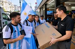 Argentina, televisori in regalo ai tifosi rimasti senza visto per gli Usa. La campagna promozionale di una marca locale &egrave; diventata virale