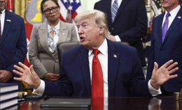 &laquo;Abbiamo vinto la guerra da soli&raquo;, Trump esulta sull'Iran e scarica l'Europa: &laquo;Irrilevante&raquo;