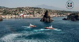 La Guardia Costiera nel mare di Aci Trezza: persone salvate e contenimento di uno sversamento in un'esercitazione 