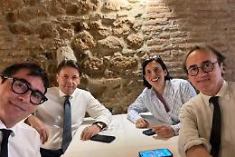 Pranzo in osteria per la nuova intesa del centrosinistra: il selfie, due date e chi &egrave; rimasto fuori