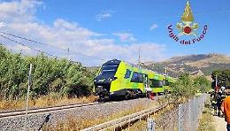 Scontro treno-autobotte, ancora chiusi i binari tra Bicocca e Caltanissetta Xirbi