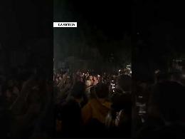 Maturit&agrave;, la "Notte prima degli esami" dei liceali del Cutelli che cantano in strada tutti insieme