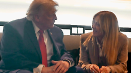 Trump torna ad attaccare la premier: &laquo;Meloni mi ha implorato di fare una foto con lei, mi ha fatto pena&raquo;. Bufera politica in Italia