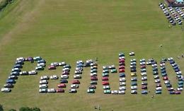 Pandino si conferma capitale mondiale della Panda: 1.219 auto, festa e omaggio a Erica Zaneboni