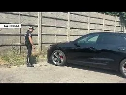 A Milano agente della polizia locale muore durante un inseguimento: il video del luogo e del Suv pirata

