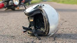 Pozzallo, vola dalla moto. Ma il casco gli salva la vita