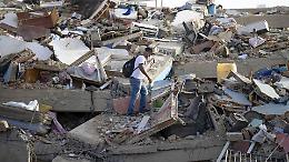 Il bilancio delle vittime sale ancora: 920 i morti e quasi mila feriti