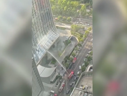 Morto il pilota che si era schiantato contro la Citic Tower durante un volo di addestramento