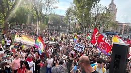 Allegria per le strade, lotta nella societ&agrave;: il doppio volto del Pride catanese