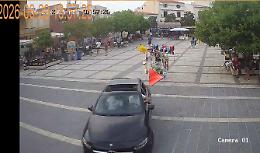 Marina di Ragusa, ecco l'auto che &egrave; entrata in zona pedonale e che avrebbe potuto creare danni importanti a persone e cose