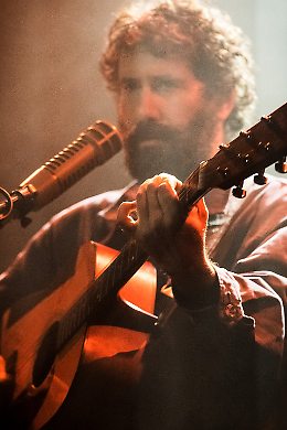 Iosonouncane al Teatro Antico di Catania l'11 luglio: chitarra e voce tra "Die", "Ira" e colonne sonore