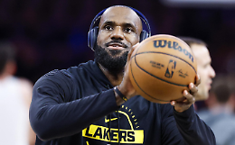 Lebron James lascia i Los Angeles Lakers ma resta in Nba