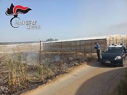 Vittoria e la lotta alle fumarole, denunciate due persone sorprese a incendiare rifiuti speciali