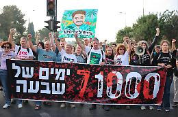 Israele tra commemorazioni e proteste per i mille giorni dal massacro di Hamas 