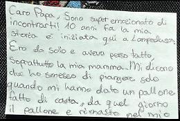  Il pallone (e la lettera) della speranza: il regalo del piccolo Leo a papa Leone 