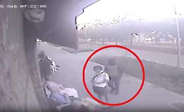 "Mi sono divertito, lo rifarei": il video dell'orrore al bar di Milano che incastra il ventiduenne
