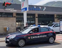 Sorpreso con targa coperta e cavi rubati: ladro di rame in trasferta beccato un carico di "oro rosso"