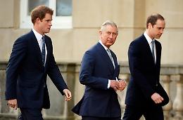 Il giallo della stanza a Buckingham Palace negata a Harry: un altro capitolo della "guerra" dei Windsor 
