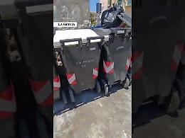 Carrellati "rubati" e usati come cassonetti, le proteste e un'interrogazione consiliare a Palermo 