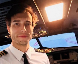 Istruttore si getta da un Cessna durante un volo di addestramento: l'allieva scioccata prende il suo posto