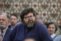 Mario Adinolfi, l&rsquo;uomo delle frontiere: politica identitaria, poker e l&rsquo;arresto che riaccende tutte le ombre