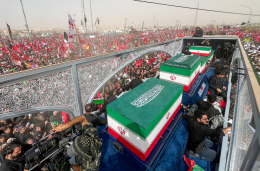 Funerali di Ali Khamenei a Najaf e Karbala: milioni in corteo tra bandiere rosse e slogan contro Stati Uniti e Israele