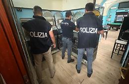 Controlli della polizia contro il gioco d'azzardo: a San Cristoforo sigilli a sei slot e multe per 303.000 euro