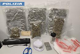 Catania, nasconde la marijuana dentro due vecchie lavatrici in disuso: arrestato un 34enne