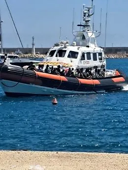 Sbarchi a ripetizione a Pozzallo, soccorsi altri 26 migranti nella stessa giornata