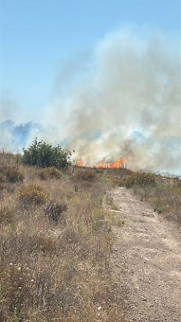 Vittoria, un incendio tira l'altro: fiamme a Serra San Bartolo