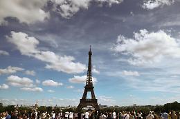 Nei fuochi d'artificio del 14 luglio l'omaggio al gemellaggio tra Parigi e Roma
