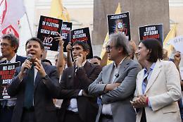 La maggioranza che cede per un voto e l'opposizione che esulta. Scatta la caccia ai "traditori" di Meloni
