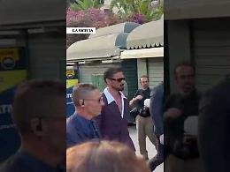Il bellissimo Michele Morrone incanta il teatro Antico di Taormina