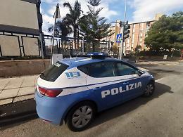 Blitz alla Sperone di Palermo, sequestrate armi e droga in un deposito