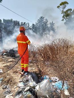 Domati due principi d'incendio a Vittoria e a Pedalino