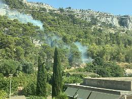 Paura a Modica, vasto incendio in contrada Monserrato