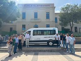 Santa Croce Camerina, consegnato il nuovo scuolabus elettrico