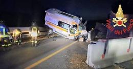 Incidente sull'A19 dopo Mulinello, un'ambulanza si ribalta: due feriti