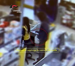 Con il coltello assaliva supermercati e benzinai, fermato un 47enne