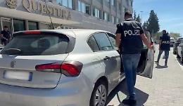Restano bloccati in ascensore con le dosi di cocaina, crack e marijuana, la Polizia li soccorre e poi li arresta 