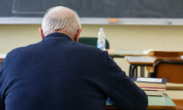 A 82 anni, originario di Cefal&ugrave;, torna sui banchi e si diploma in elettrotecnica: &laquo;Non &egrave; mai troppo tardi&raquo;


