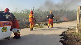 Tre squadre in campo e quattro incendi spenti a Vittoria, Acate e Comiso