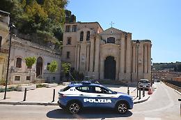 Modica, maltrattamenti in famiglia ed evasione dagli arresti domiciliari: 40enne in cella