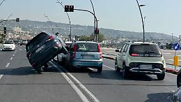 Catania, il sorpasso azzardato sul lungomare finisce male e un Suv s'impenna: ecco cosa &egrave; successo