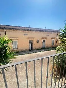 Modica, sfondate le porte dell'asilo Milano-Palermo: "Era quello che temevamo"