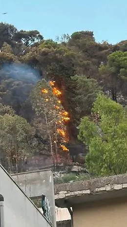 Modica, incredibile ma vero: l'incendio &egrave; ripartito