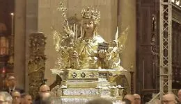 Sant'Agata lascia l'argento e torna d'oro: il sorprendente restauro del busto reliquario, del velo e dei gioielli 