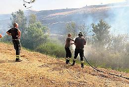 Incendio devasta la valle del Bel&igrave;ce: cento ettari di bosco divorati, si sospetta l'origine dolosa