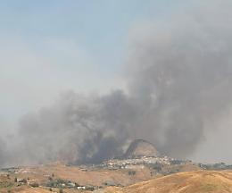 Vasto incendio vicino Sutera,  le colonne di fumo raggiungono il paese